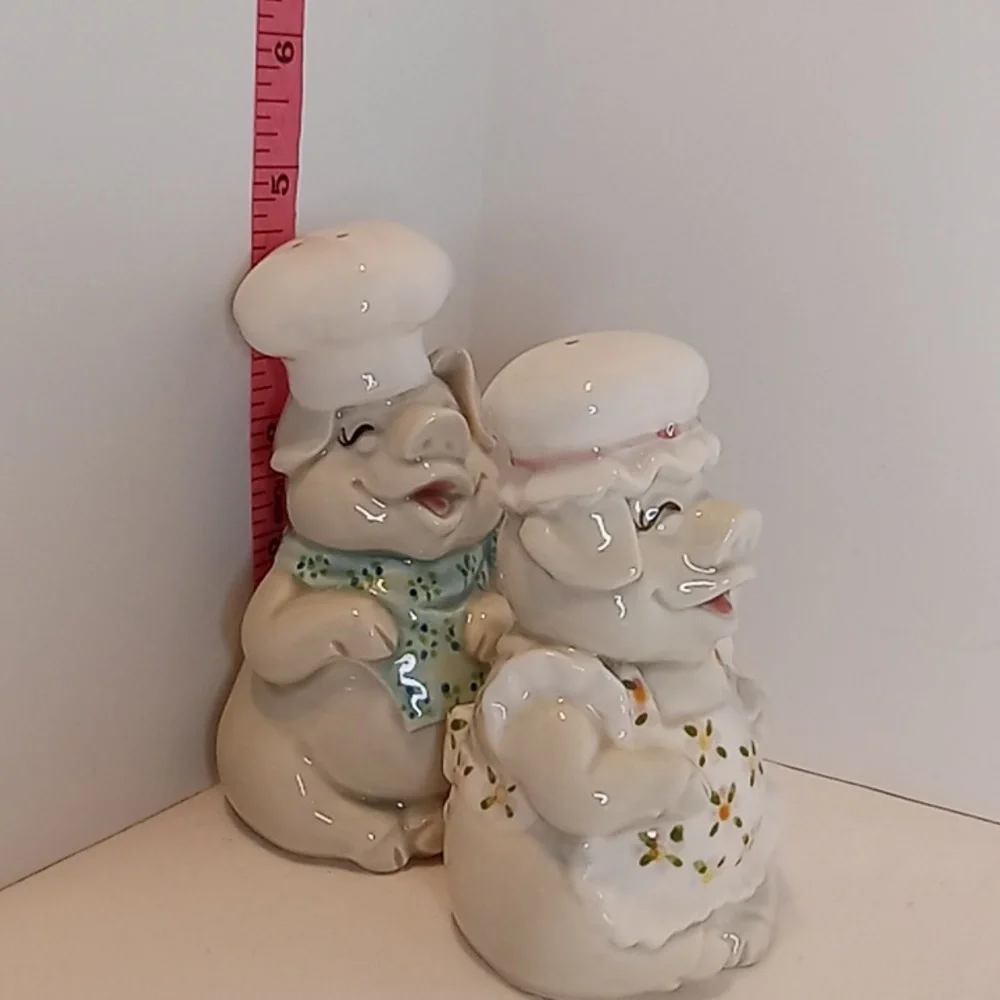 3 Piece Bundle Vintage Fritz And Floyd Laughing Pig Basket & Salt And Pepper Set